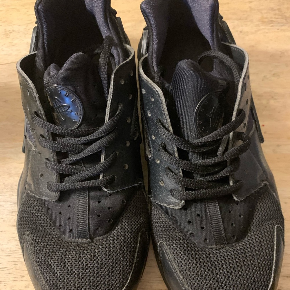 Black Nike Huaraches